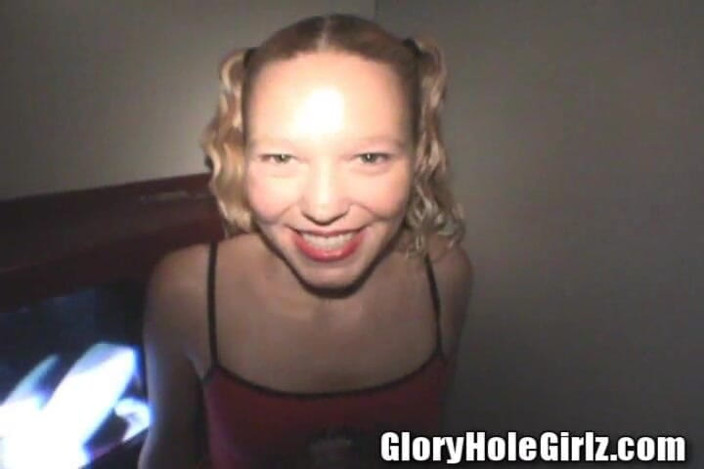 Glory Hole Girlz: Liv wylder succhia cazzi bbc gloryhole piccola festa con le...