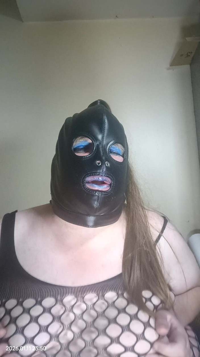 Stephanie-Nicole-TV: Bbw-tv speelt met haar tepels door net bodystocking.