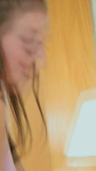 Svůdná brunetka masérka promění relaxační tření v divoký hardcore sex