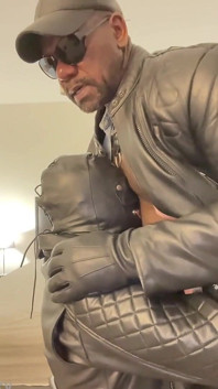 बंधन वर्चस्व दब्बू माचो अंतरजातीय lleather Dads अजीब हो जाते हैं