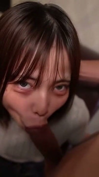 الجلسة الأولى - فتاة مرحة ذات صدر مليء بالصدر تحب الرجال الناضجين ولعبة Creampie