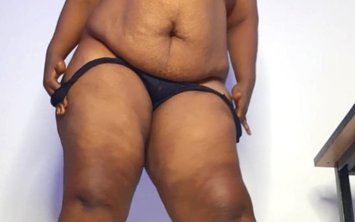 Mara Exotic: Sexy Thick Thighs Ebony MILF Got Cellulite and Juice