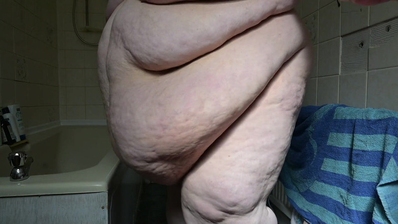 SSBBWLadyBrads: SSBBW Giant Belly Clapping Video