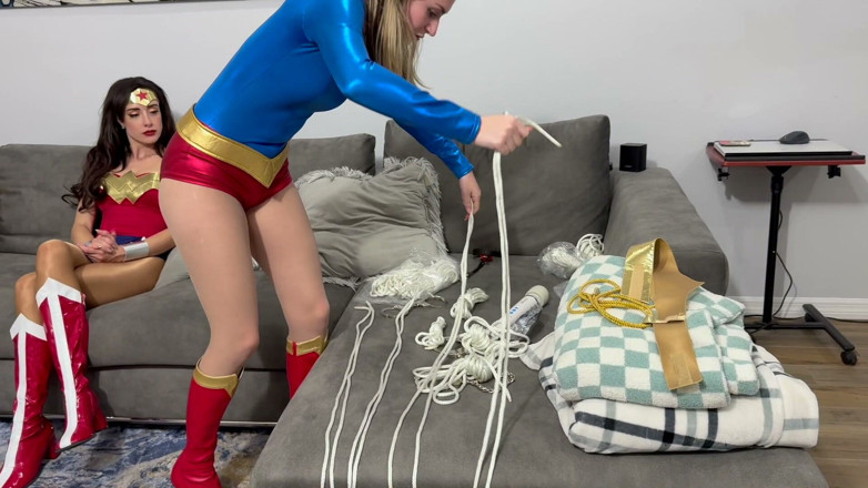 Tied_Tales: БДСМ турнір Ultragirl проти Чудо-жінки