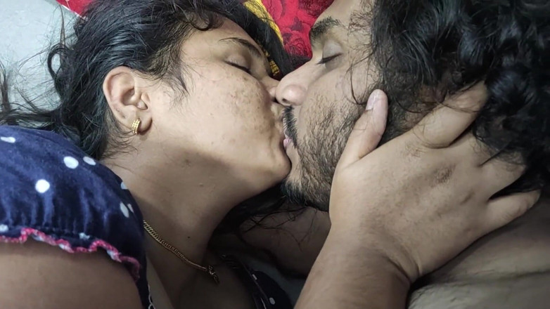 Vaigavarun45: Soția infidelă Mallu face sex romantic fierbinte cu iubitul ei în...