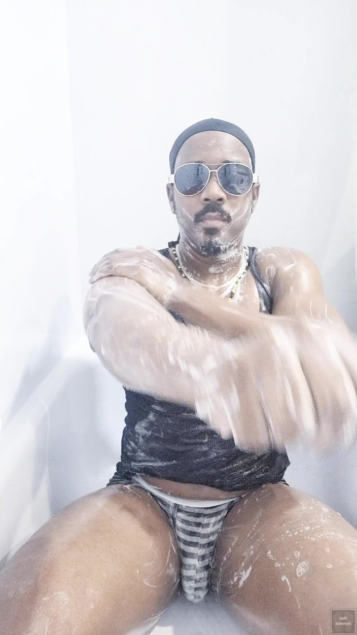 Soft Soleman: Lamo mi cuerpo en el baño 5