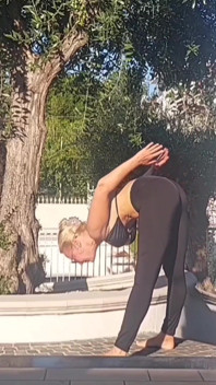 Le yoga et le sexe dans la nature de Selena