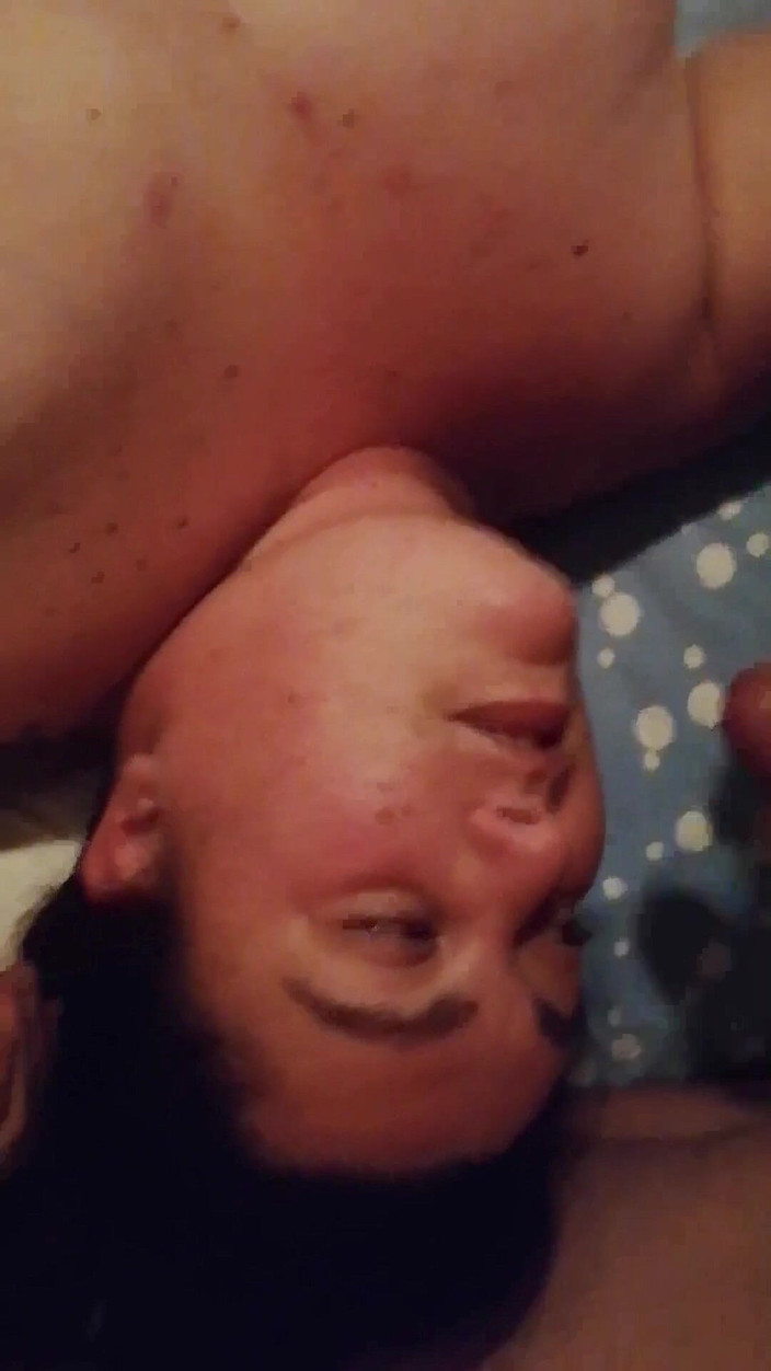Chupita84: Je me fais jouir sur le visage pendant que je...