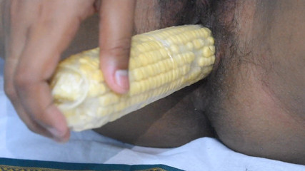 MisssweetyX: 深深插入我阴户的奶油锥体 - 激烈的食物插入游戏