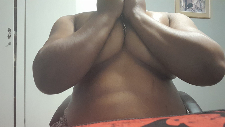 Eleasihle Esma: Oljad transgender BBW leker med sig själv hela natten del 02