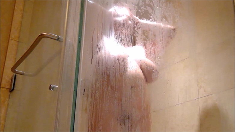 Annabelle Rogers: En mí en la ducha del hotel
