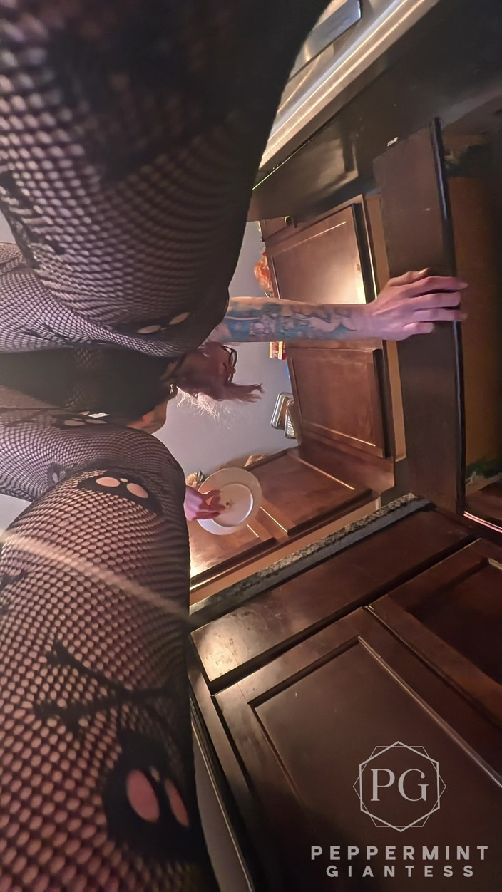 Peppermint Giantess: 73 Giantess Cooks Stuffed Shells - Tiny Man Tied to My 8...