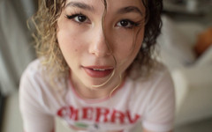 karina_lin: Ультра-красуня смокче мій член, як чупачупс