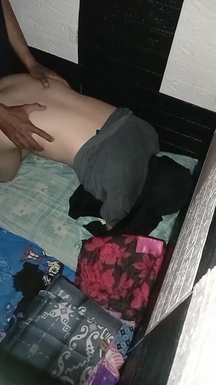 Famly sex: The Ass of a Hijab Asian Woman She Screams and...