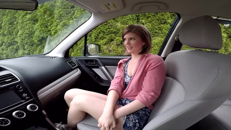 Housewife Ginger: In auto a noleggio con un collega