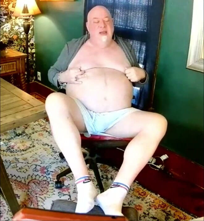 beardaddychub: Camming con amigo que me habla!