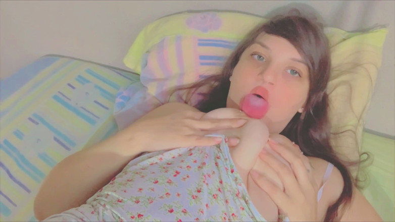 More Candy: Joi si masturba la mia grande figa rosa fino a...