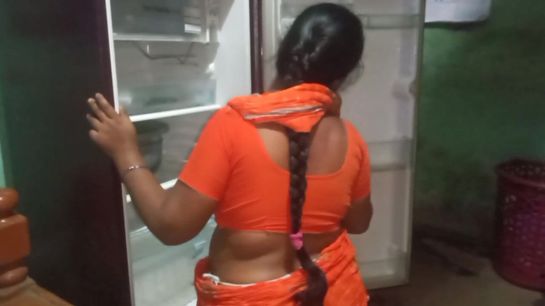 Priyanka314: Индийская бхабхи трахается в деревне дома