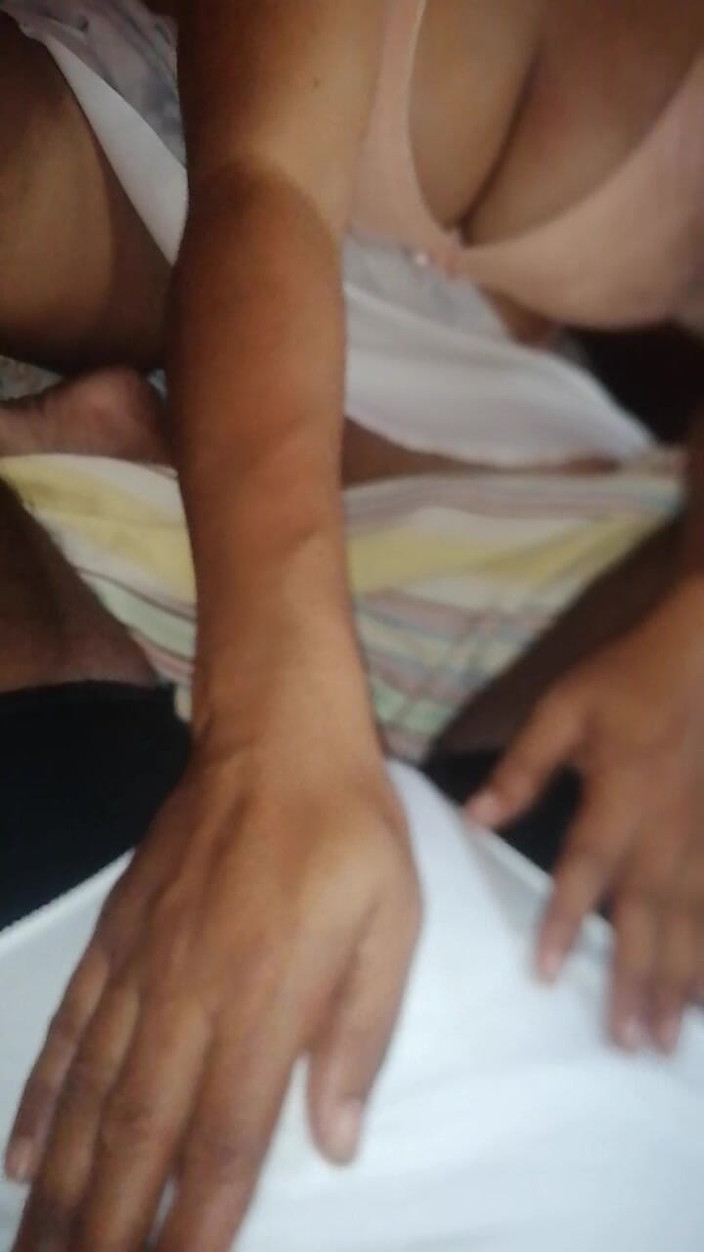 Janua294: सफेद पैंटीज मालिश