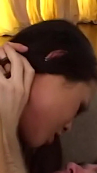 Nyomi Zen, Asiatique tatouée, aime se faire remplir la bouche de sperme