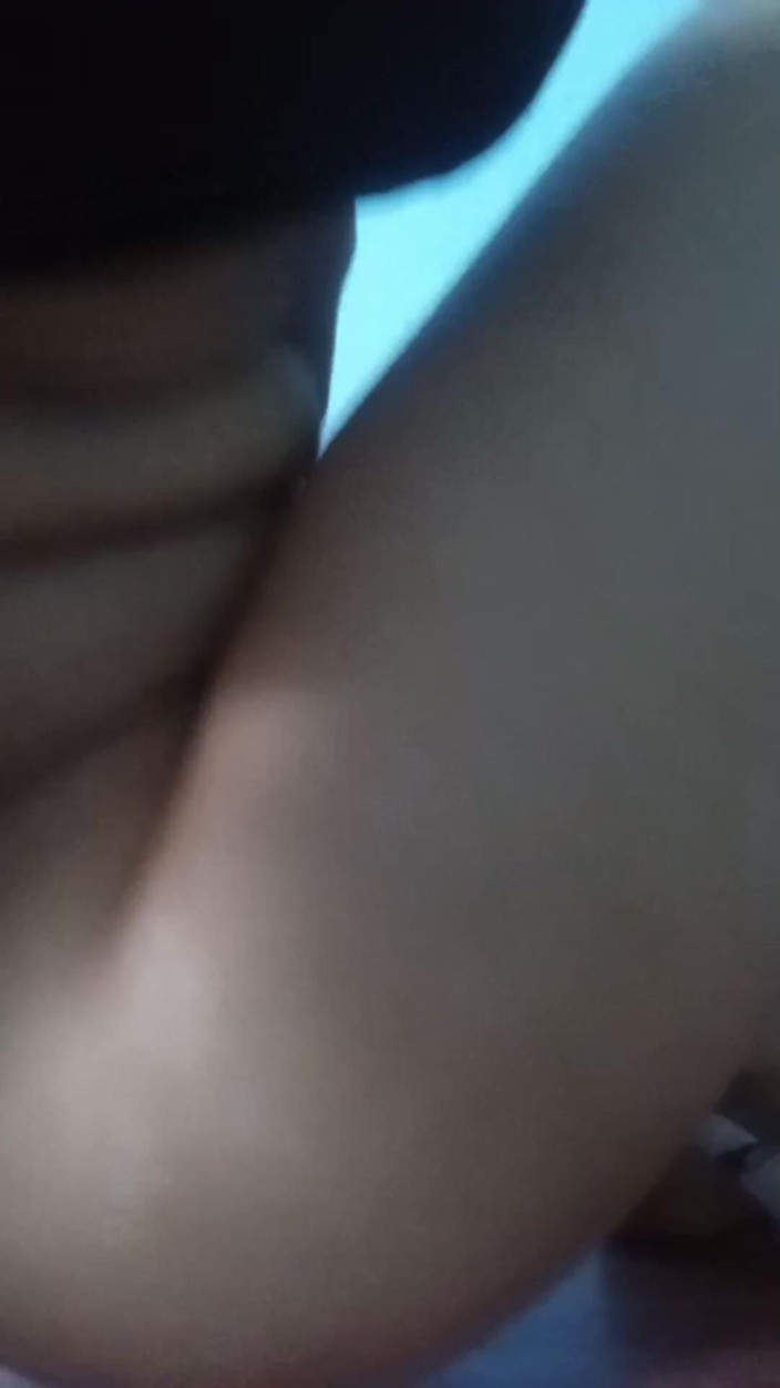 Kunjja: Kanda en perrito pose maa pani nikaldai