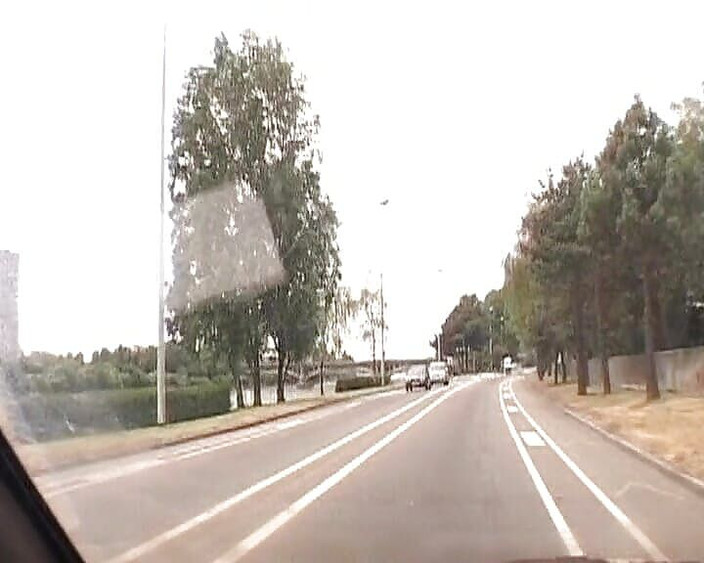 Filles Francaises: Rubia francesa en medias recibiendo sus pequeñas tetas rociadas con...