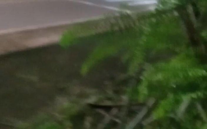 Giarlem slv: Tôi xuất tinh vào ban đêm trên đường phố