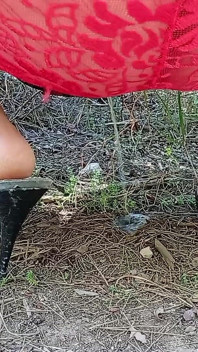 Rita Perutzi urinând 1