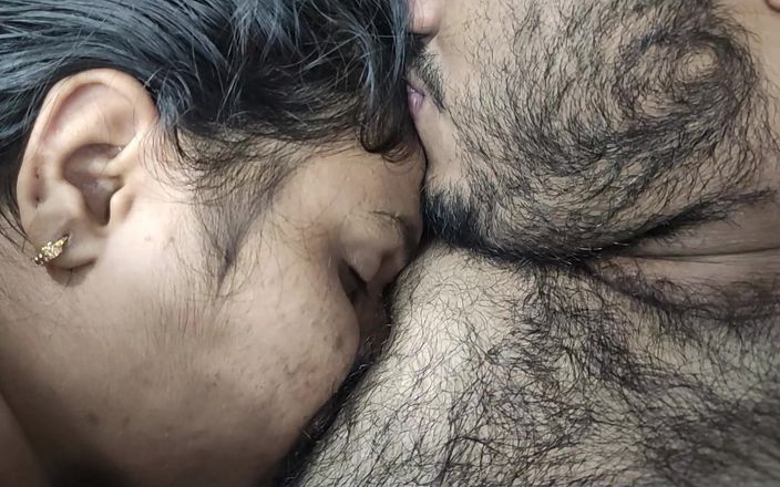 Vaigavarun45: Istri hot asal mallu selingkuh sama pacarnya waktu suaminya lagi...