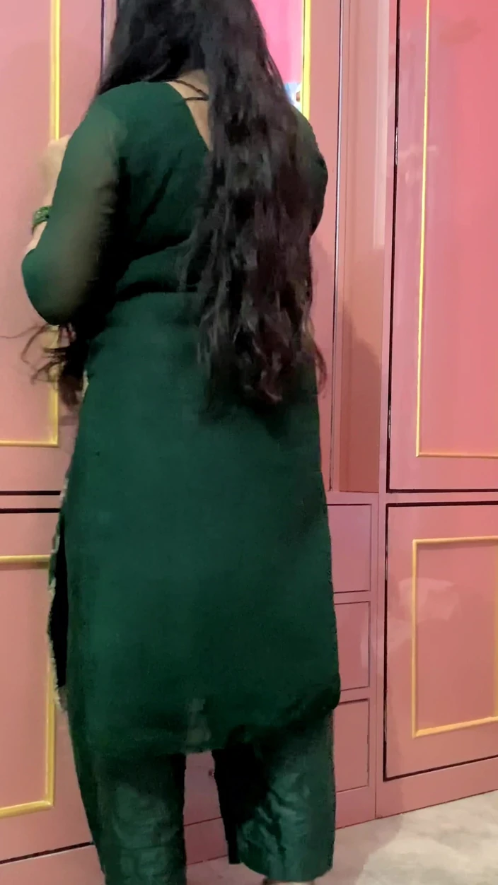 Junaid: Desi Girl Getting Beautiful Pussy Fucked