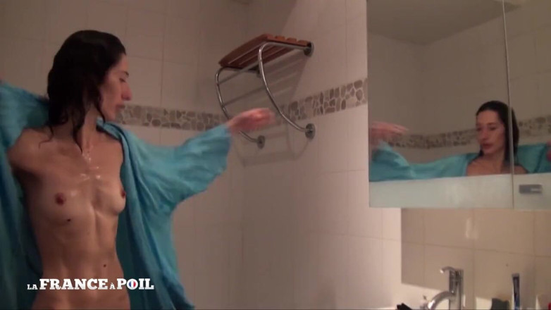 Girls Bang: O curvă gospodină este futută sălbatic de un străin!