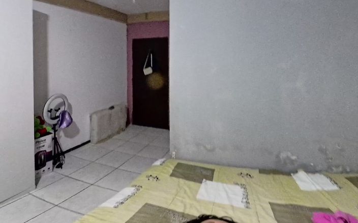 Kasallpimenta VR: Une coach mariée coquine paye avec la chatte
