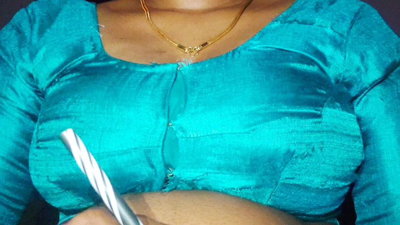 Desi Mohini: seksi hot aanti ne apne boyaphrend ko apne stanon se...