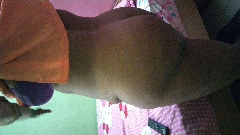 Tamil lesbian: 人妻裙子和穿着热辣的纱丽服