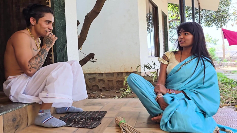 Kamasutra61: nee saphaee karne vaali larki ne larke ke saath seks...