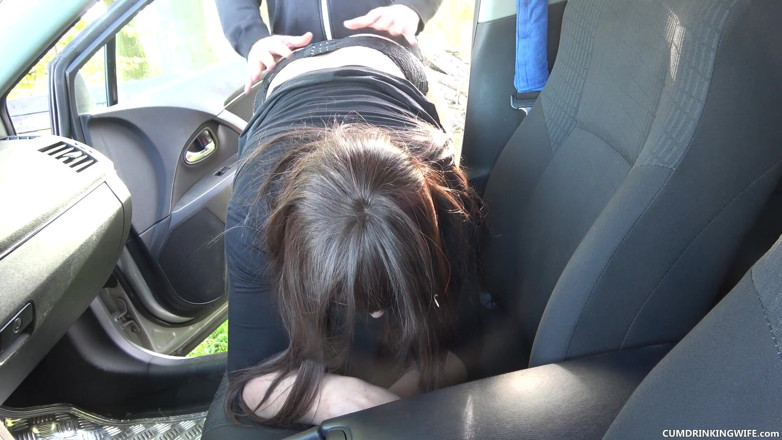 Cumdrinking Wife: Strangers fuck me in my car in May 2020