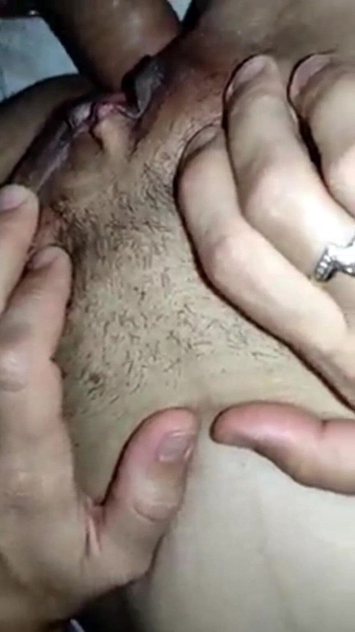 Hotlia: क्लोज अप देखने का बिंदु गुदा और चूत में फस्टिंग