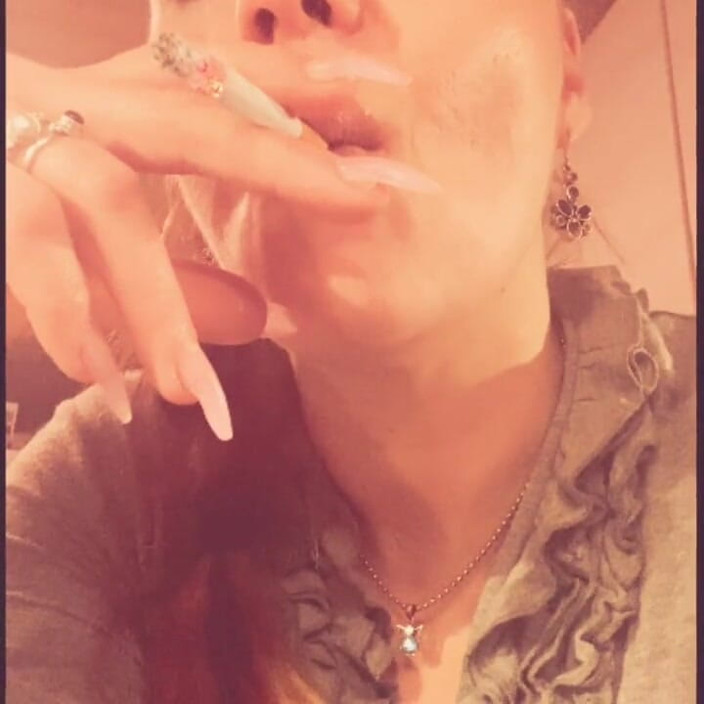 BaDayDream BambiAmbita: Bambita fuma en secreto.