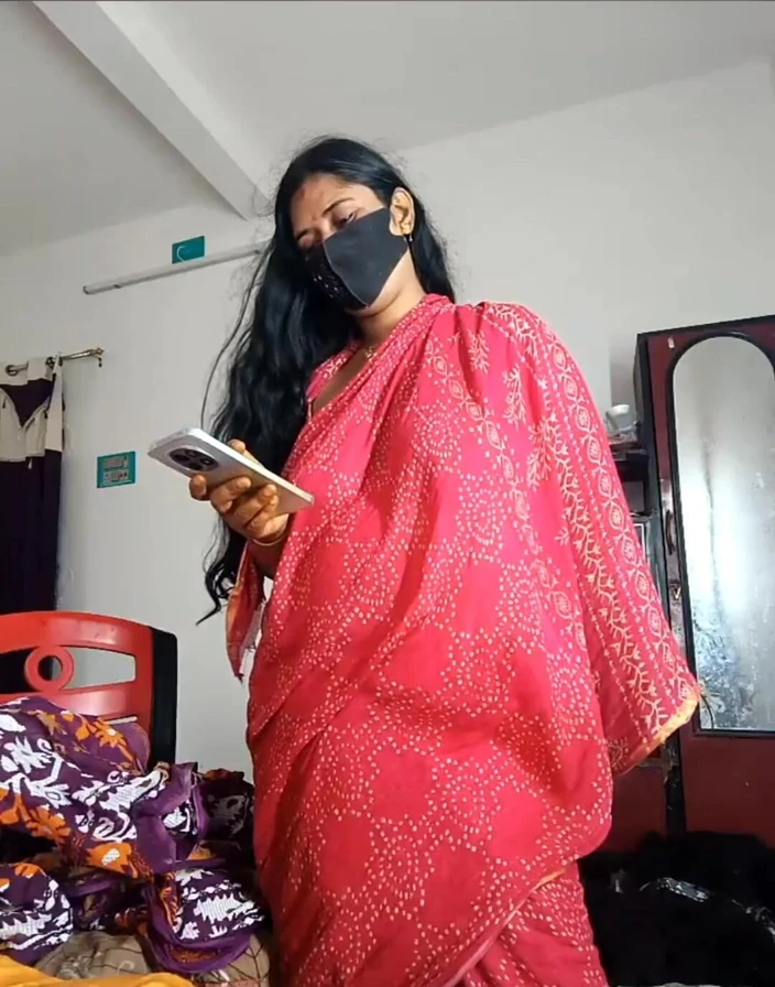 Laxmixh: Indian Desi Beautiful Bhabi First Appearance on Cam