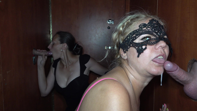 TuttiFruttiClub: Vicky și Jenny Glory Hole Blow