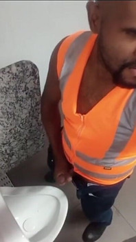 Kamar mandi di tempat kerja