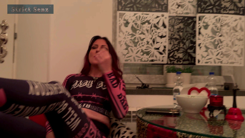 Strict Senz: Lady Zara Miss alessa milano नंगे पैर चाटना, नंगे पैर खाना कुचलना, नंगे पांव गला घोंटना, थूकना, भाग 2