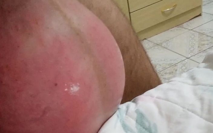 Lion big balls: Handjob