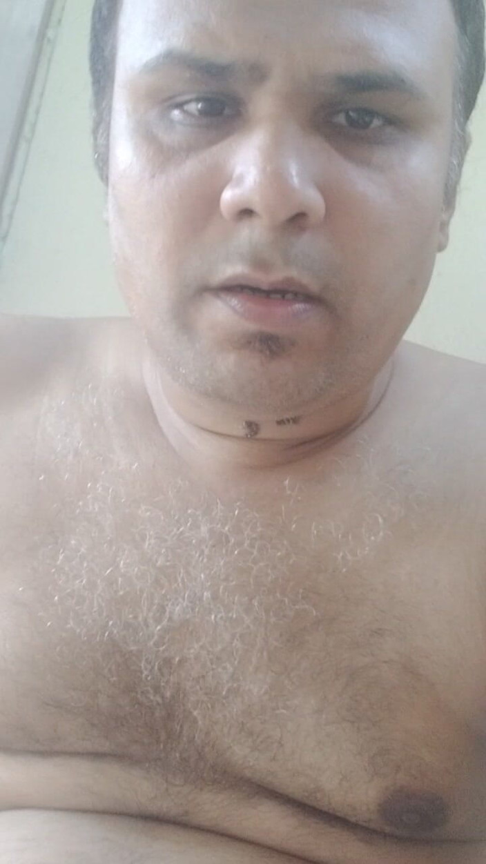 Nani Top: Un mec nu solo te baise dans la nature libre...