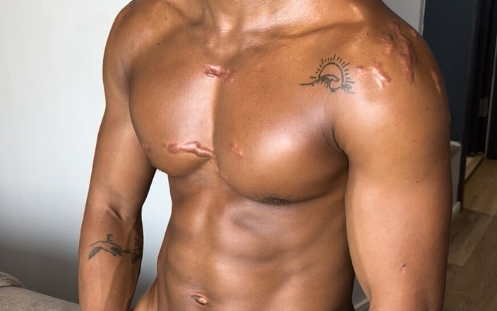 DADDYBLACKXXX: Seksi Brezilyalı sandık büyük siyah yarakla sikiliyor!!