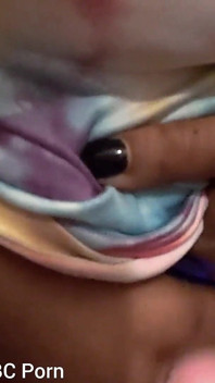 Îmi satisfac pizda cu vibrator mare și clitoris