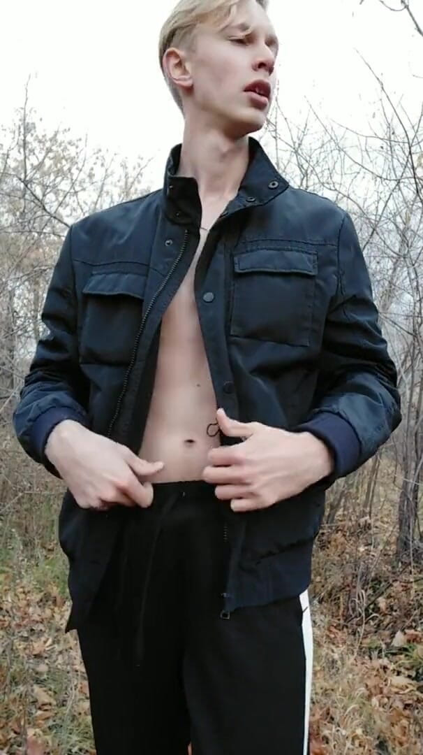 Dick Boys Studio: Handjob in the park