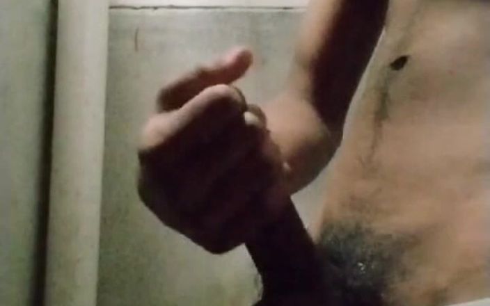 Deshi boys: Bangladeshi - garoto sexy se divertindo no banheiro