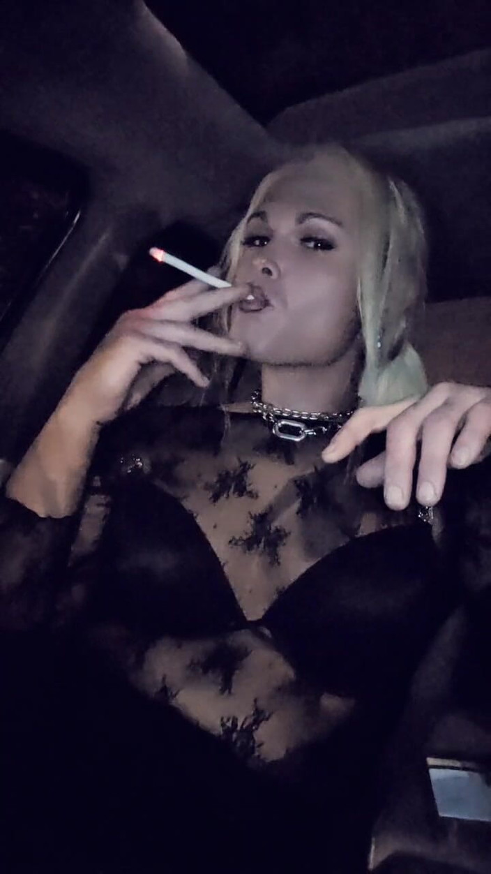 Darkfetish2k: Suck it down joi merokok