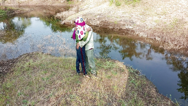 Indian Hijraji: Indická Pooja Shemale a Collage Masterji přicházející les, nejbližší oblast...